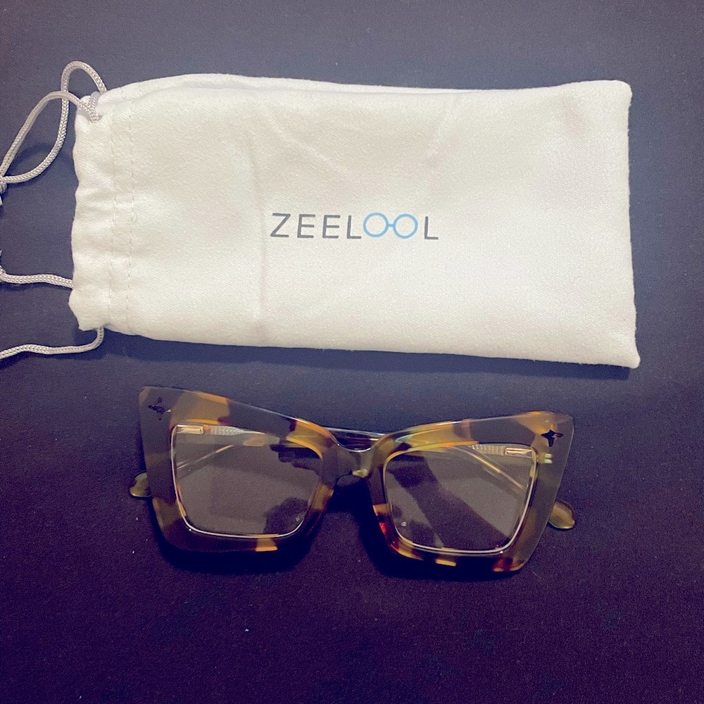 Zeelool FRAMES ONLY no prescription.